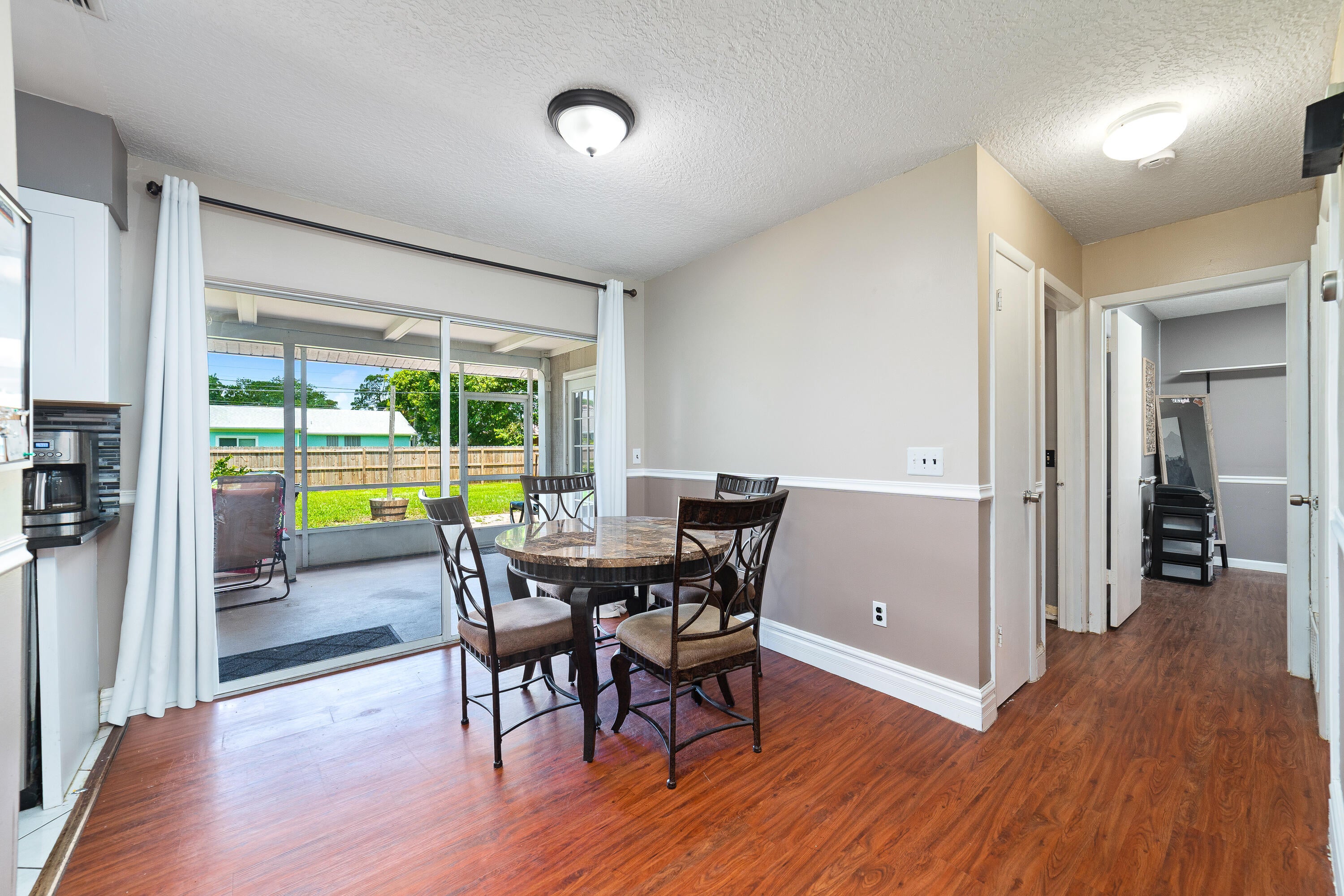 542 Saunders St, Sebastian, FL 32958 photo