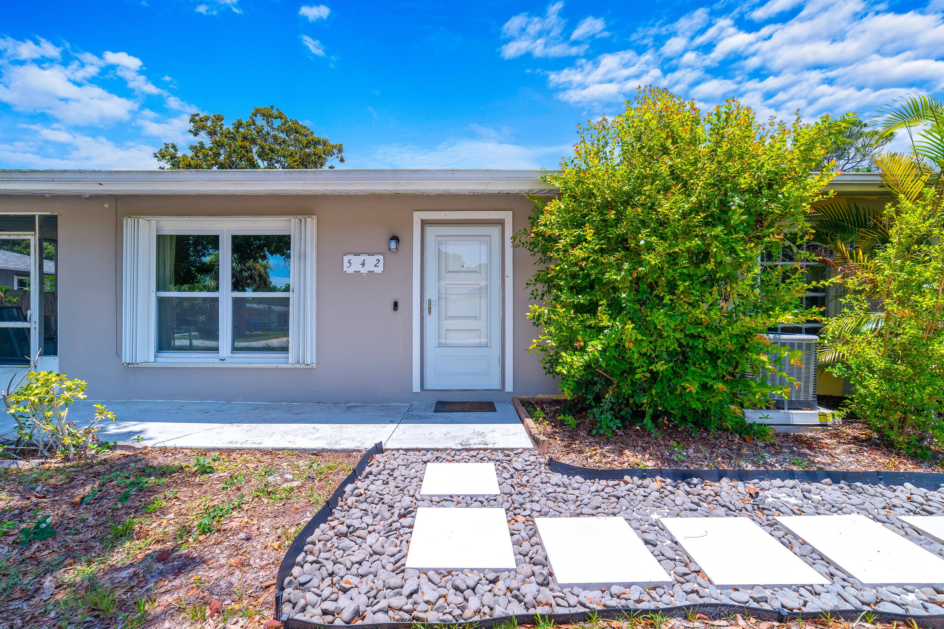 542 Saunders St, Sebastian, FL 32958 photo