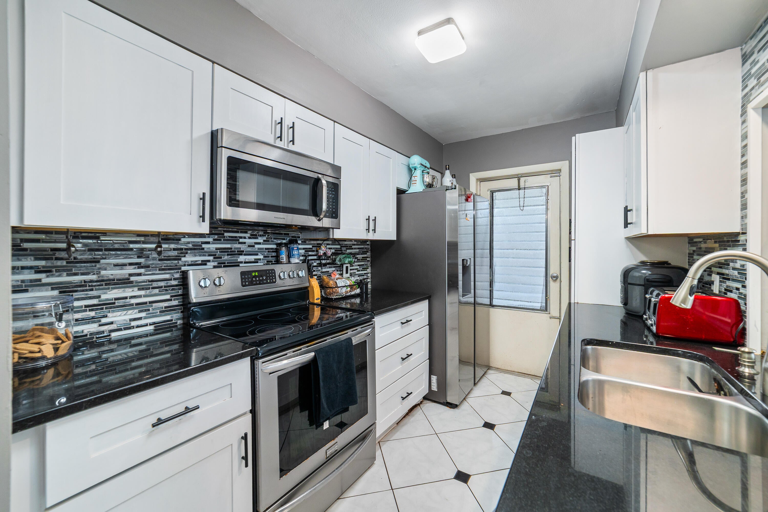 542 Saunders St, Sebastian, FL 32958 photo