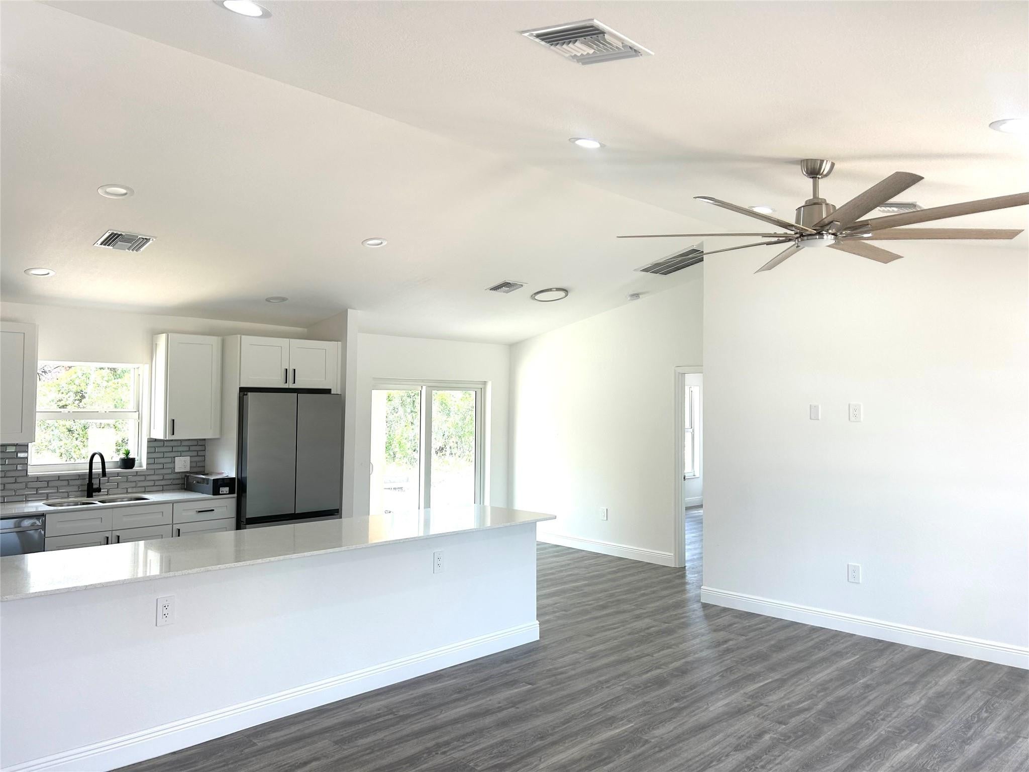 136 Lincoln Rd, Lake Placid, FL 33852 photo