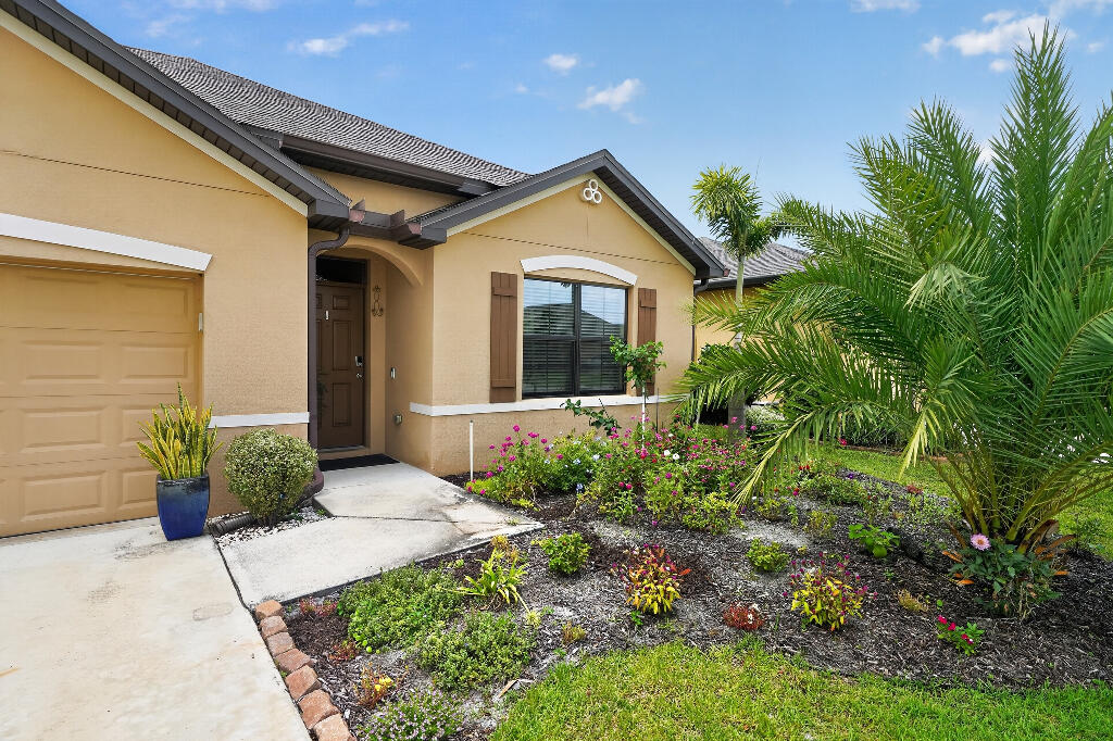 6282 NW Regent St, Port Saint Lucie, FL 34983 photo