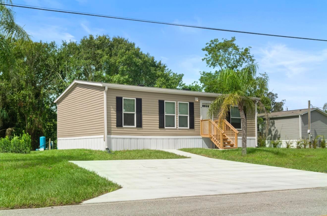 9542 SE 57 Dr, Okeechobee, FL 34974 photo