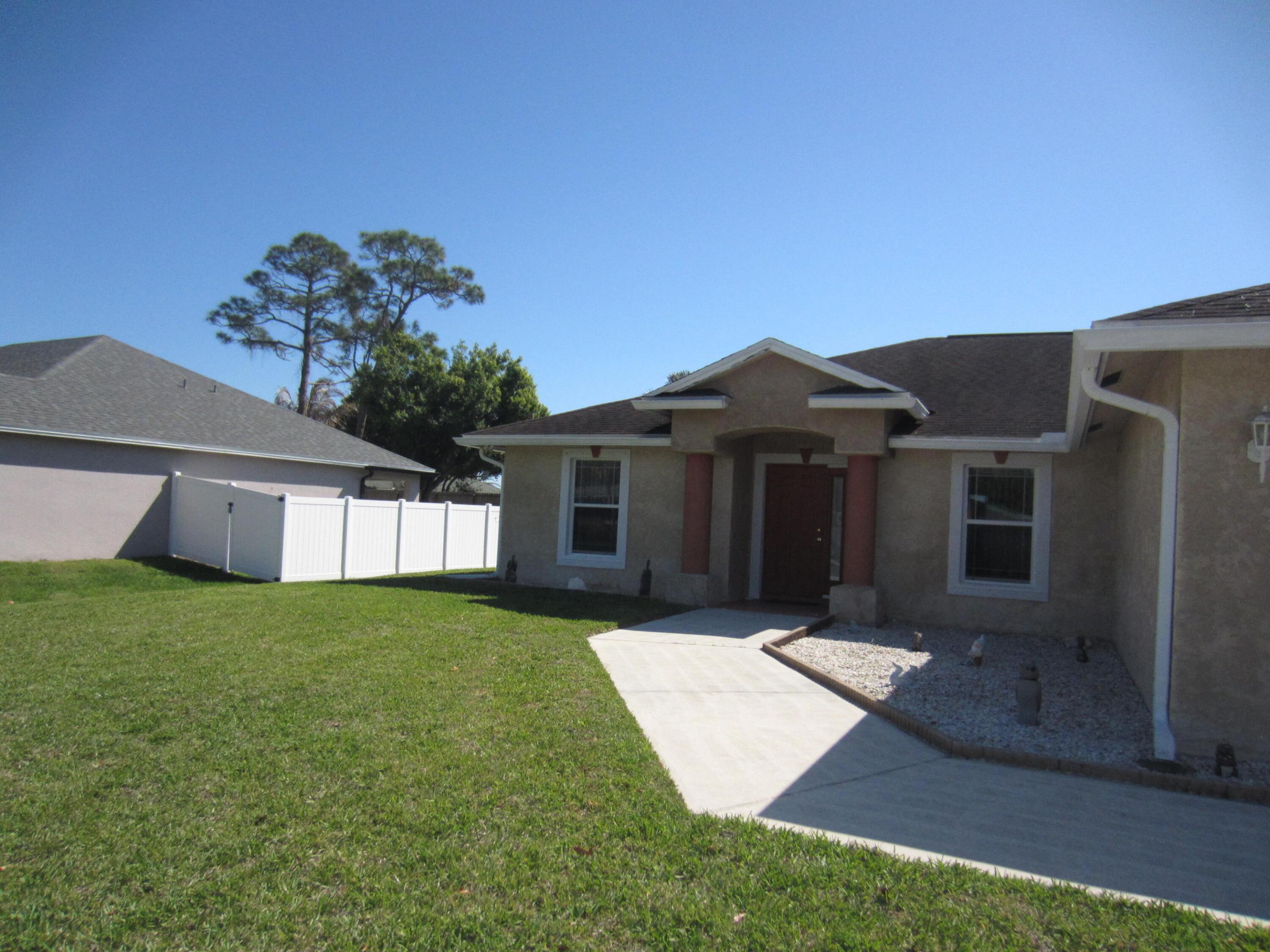 4702 Seagrape Dr, Fort Pierce, FL 34982 photo