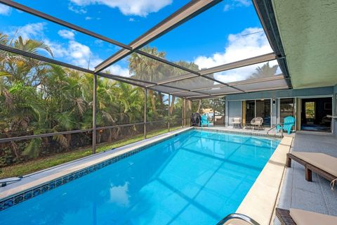 Single Family Residence in North Fort Myers FL 1721 Marina Ter.jpg