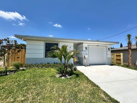 Single Family Residence in Deerfield Beach FL 927 SW 2nd Ave.jpg