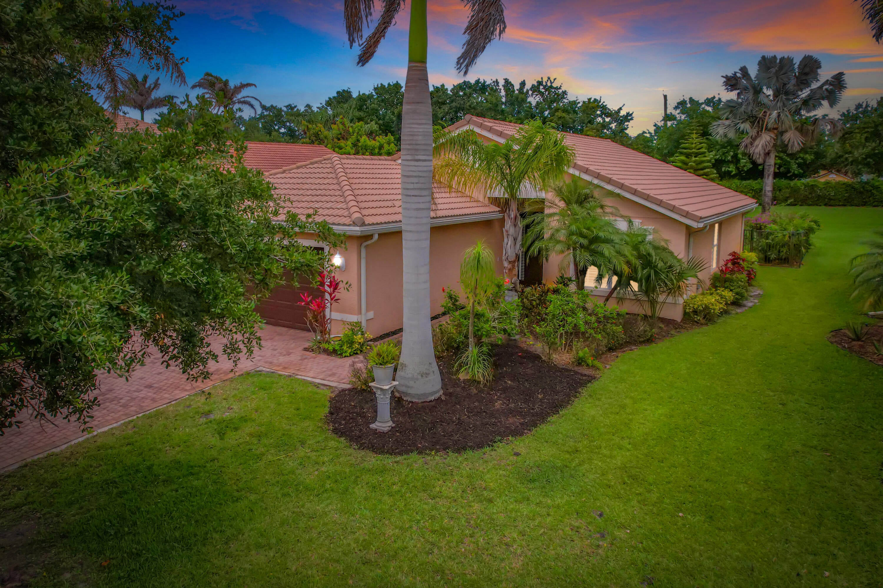 2045 Grey Falcon Cir, Vero Beach, FL 32962