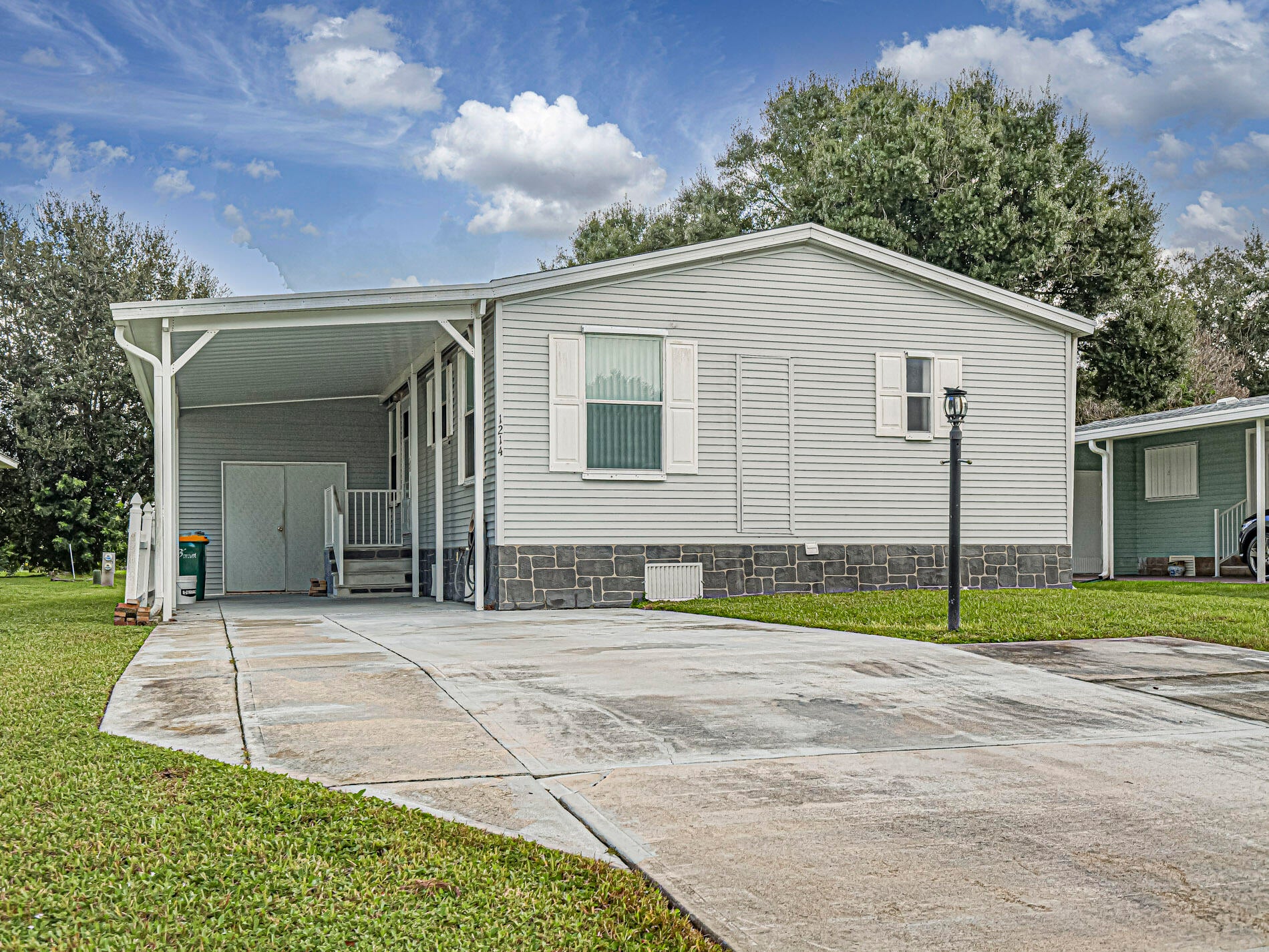 1214 Iriquois Dr, Barefoot Bay, FL 32976