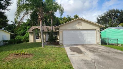 Single Family Residence in Stuart FL 3127 SE Orchid Street.jpg