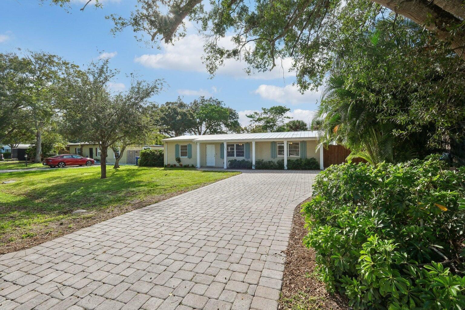 1455 15 Ave, Vero Beach, FL 32960 photo