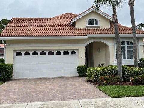 Single Family Residence in Port St Lucie FL 813 SW Saint Andrews Cove.jpg