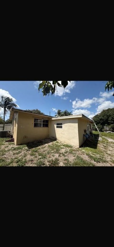 Single Family Residence in Deerfield Beach FL 911 NE 50th St.jpg