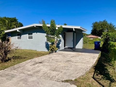 Single Family Residence in Miami FL 3041 NW 66th St.jpg