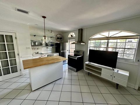 Condominium in Miami Beach FL 1575 West Ave.jpg