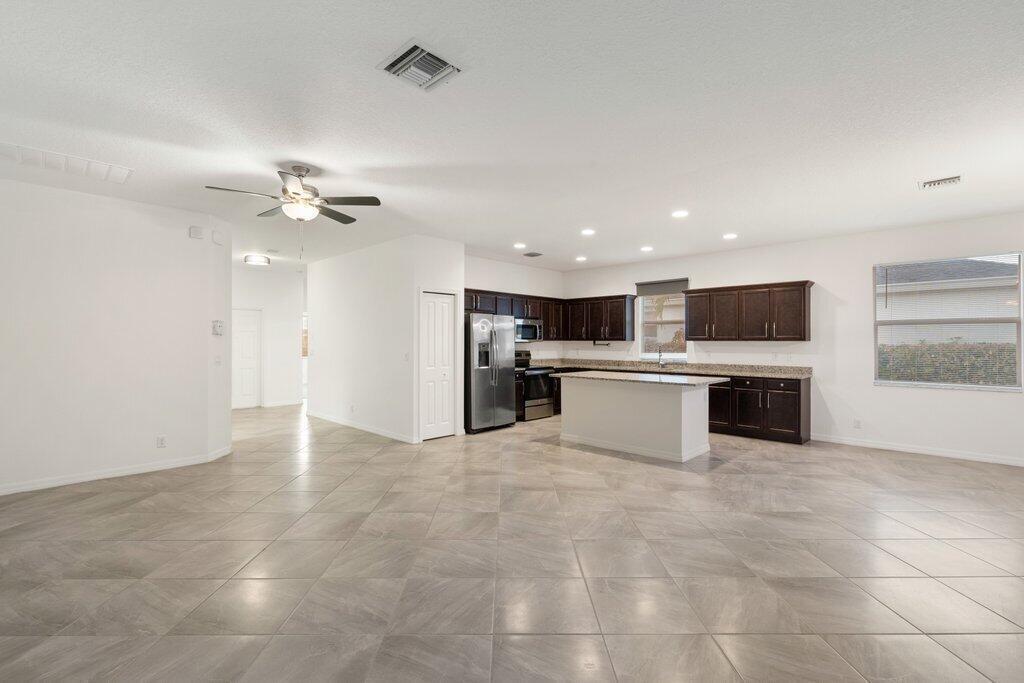 2055 46 Ave, Vero Beach, FL 32966 photo