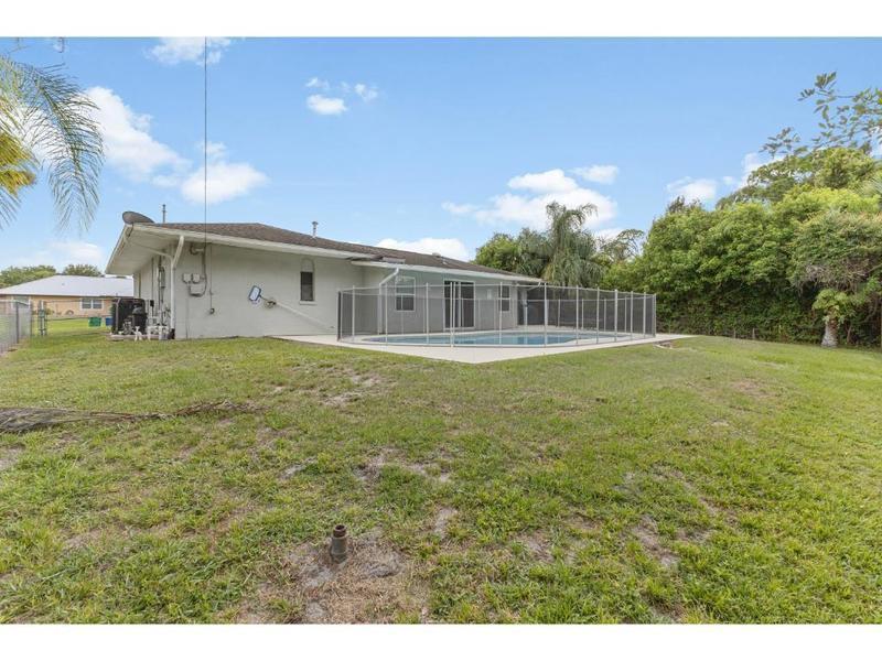 758 Beard Ave, Sebastian, FL 32958 photo