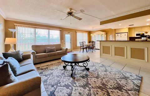 Condominium in West Palm Beach FL 306 Wellington L.jpg