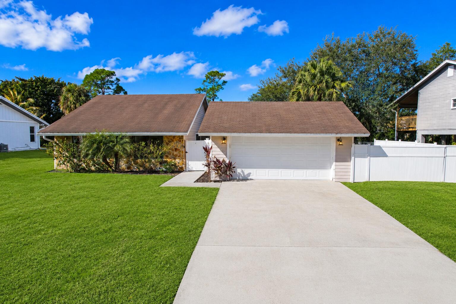 8074 River Ln, Stuart, FL 34997