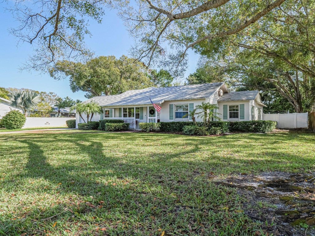 2180 Seville Ave, Vero Beach, FL 32960 photo