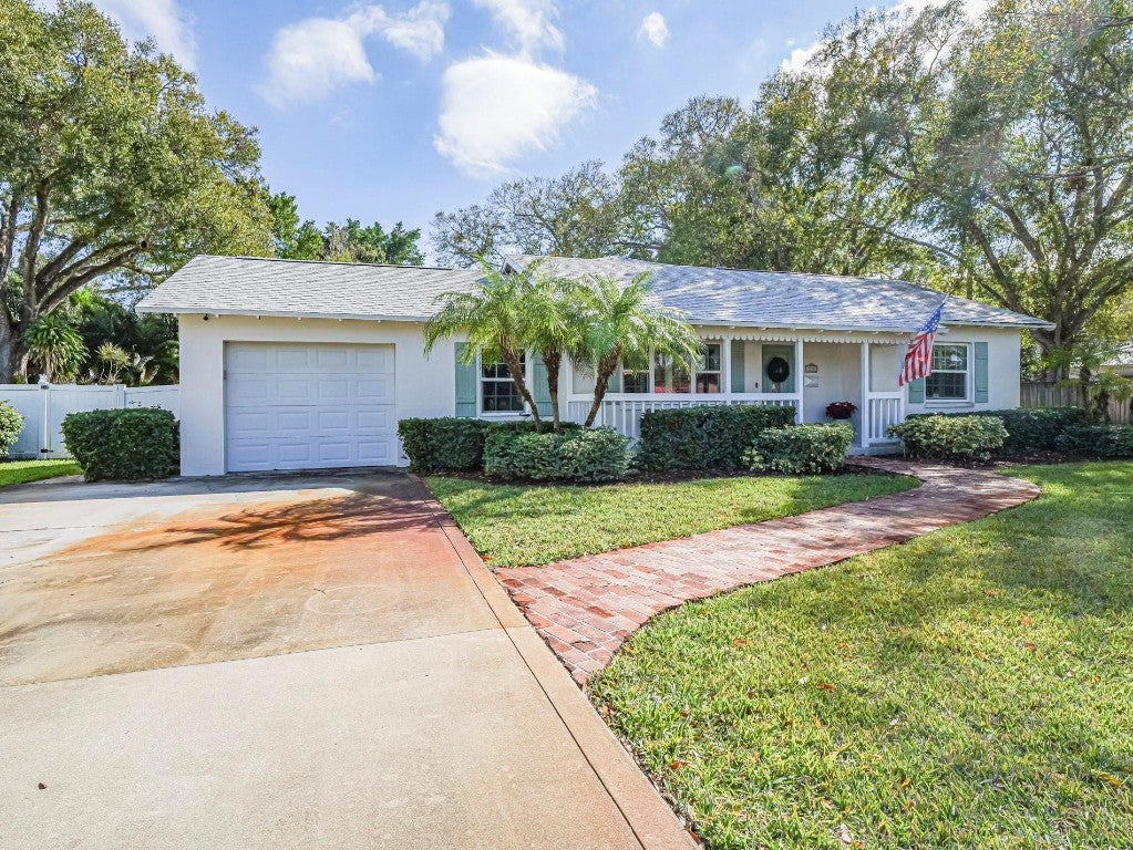 2180 Seville Ave, Vero Beach, FL 32960 photo