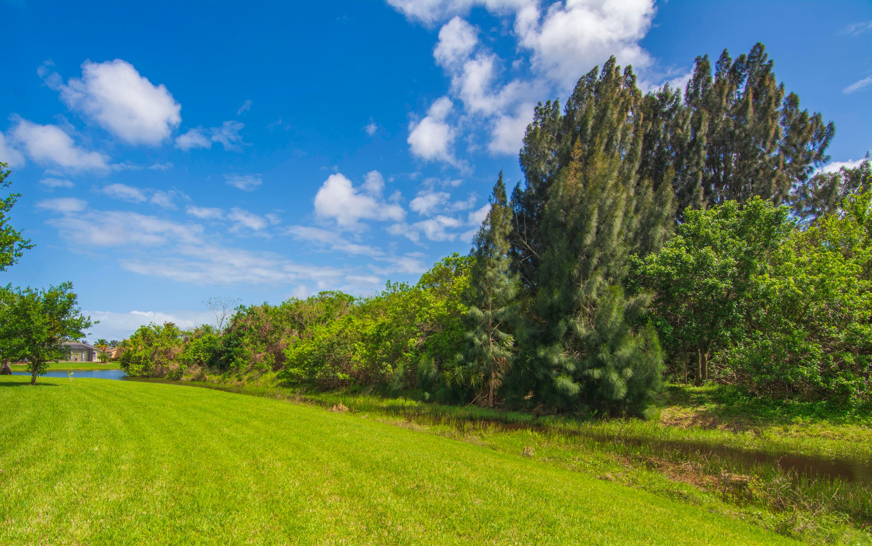 655 Valencia Cir, Vero Beach, FL 32968 photo