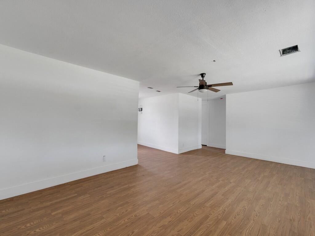 2556 44 St, Vero Beach, FL 32967 photo