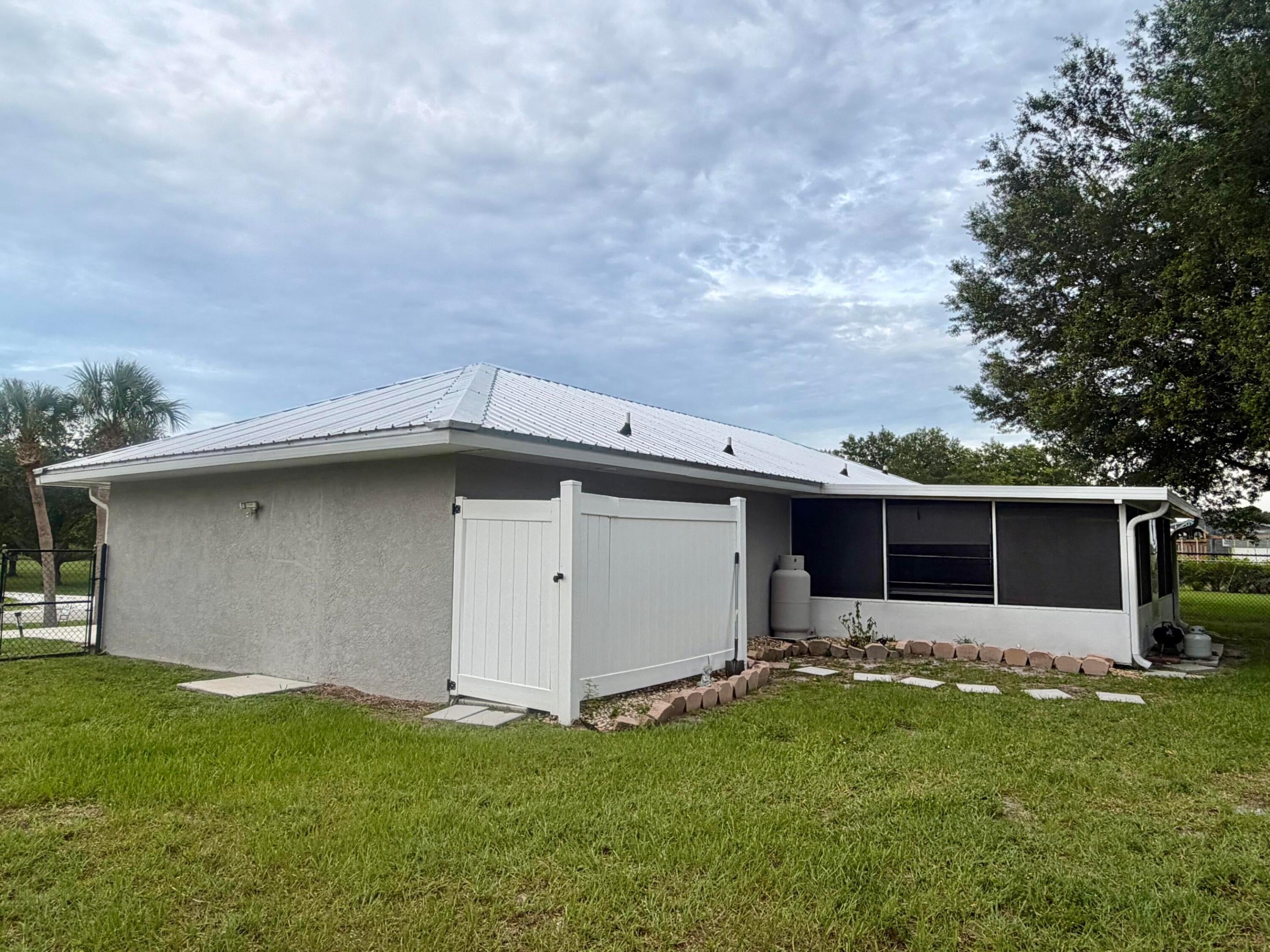 7823 SW 9 St, Okeechobee, FL 34974 photo