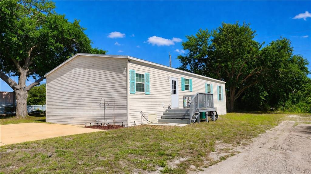 324 Valencia St, Sebastian, FL 32958 photo