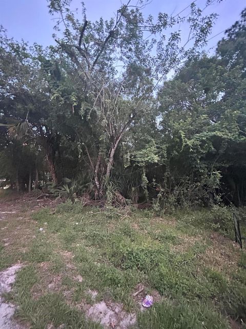 Single Family Residence in Vero Beach FL 8995 22nd Street.jpg