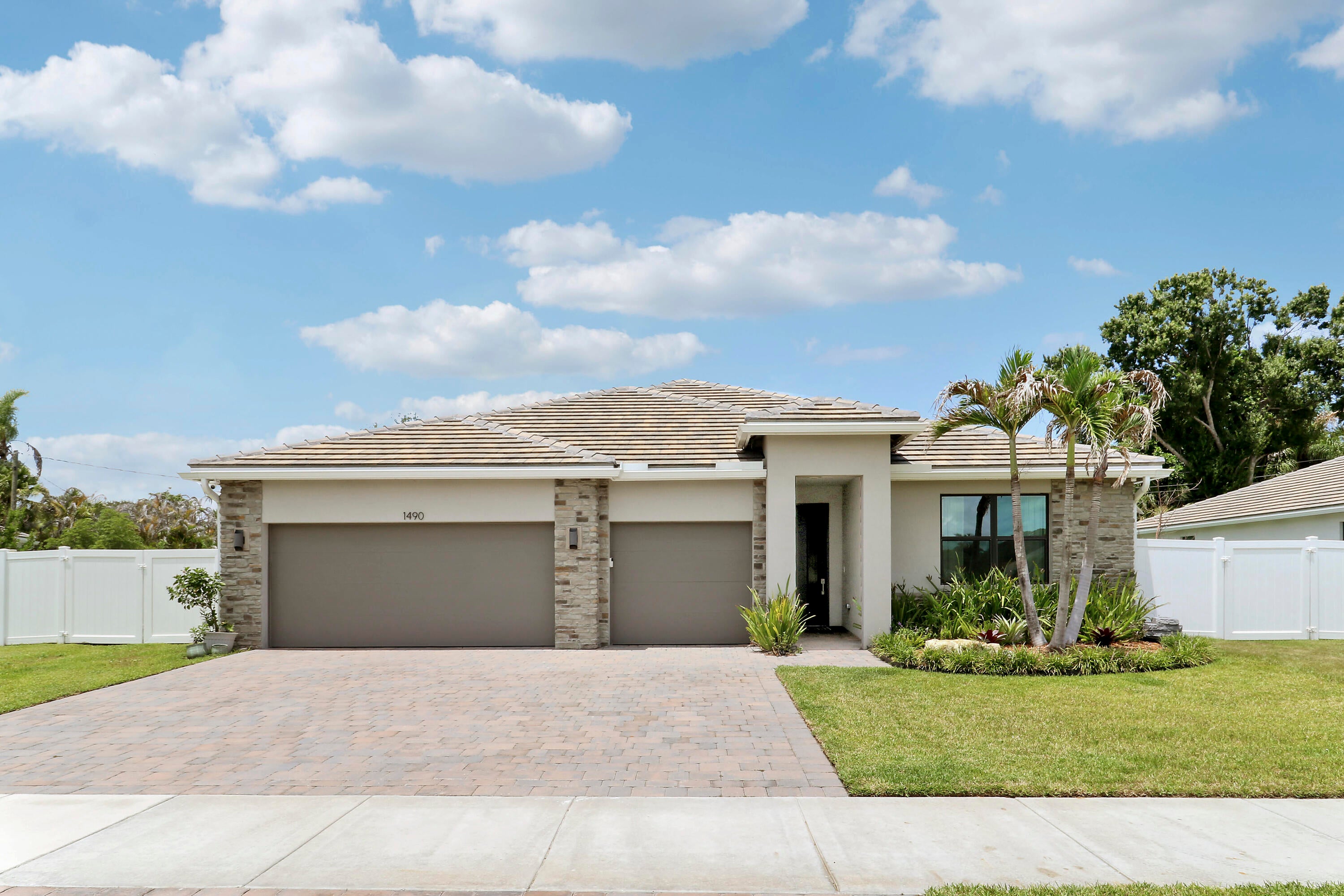 1490 Lago Cir, Palm City, FL 34990