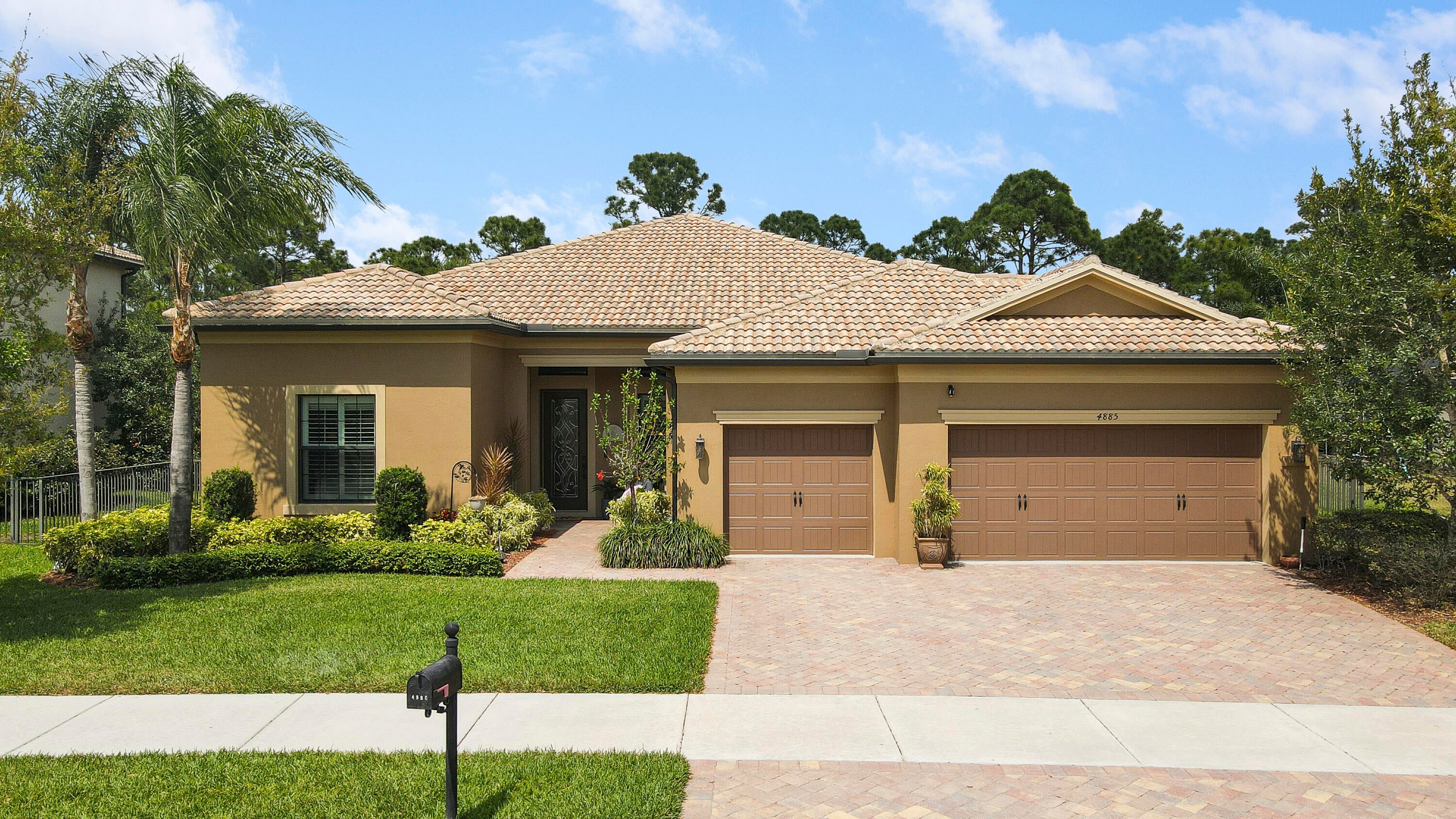 4885 Gossamer Cir, Palm City, FL 34990