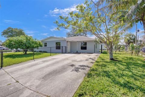 Single Family Residence in West Palm Beach FL 6172 Westover Rd.jpg