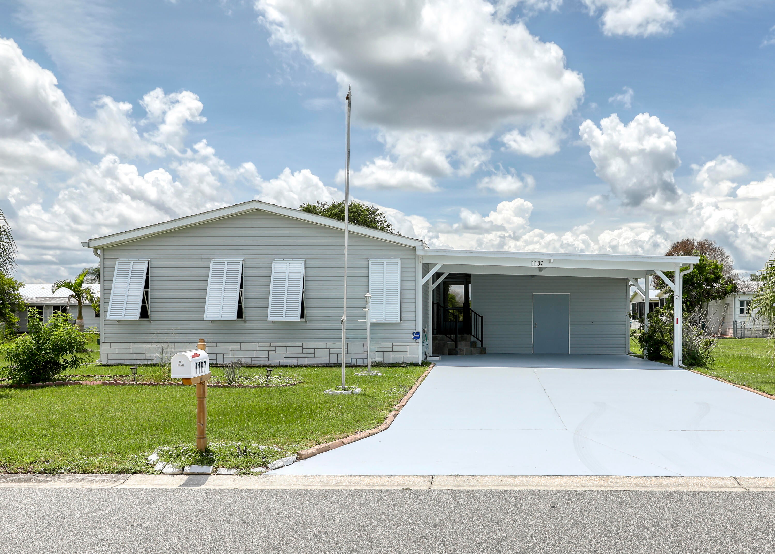 1187 Barefoot Cir, Barefoot Bay, FL 32976