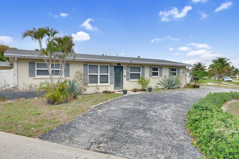 Single Family Residence in Deerfield Beach FL 1325 SE 1st Ave.jpg