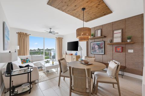 Condominium in Delray Beach FL 236 SE Fifth Avenue #405.jpg