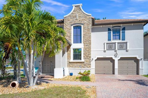 Single Family Residence in Homestead FL 24201 112th Ct.jpg