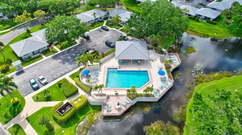 Townhouse in Palm Beach Gardens FL 901 Club Drive.jpg
