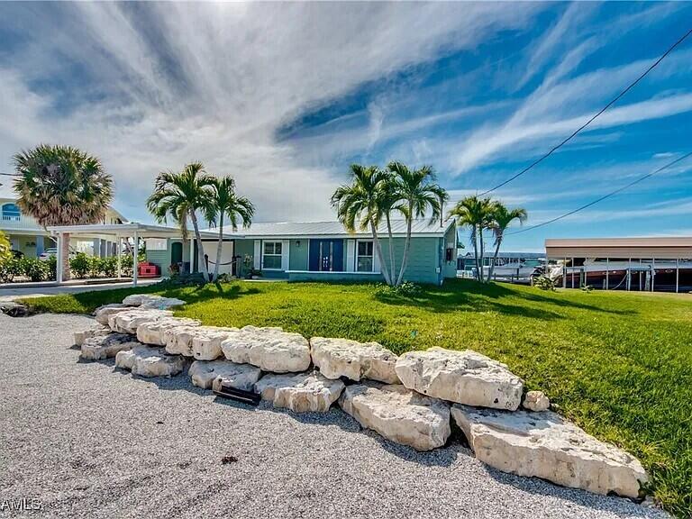 2891 Cussell Dr, Saint James City, FL 33956