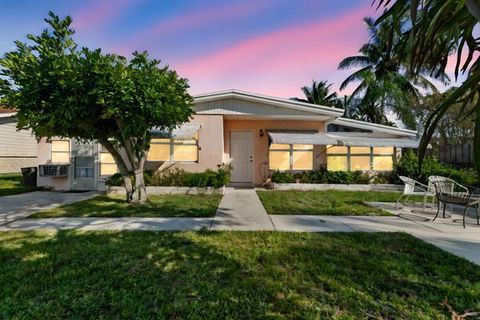 Single Family Residence in Stuart FL 3027 SE Orchid Street.jpg