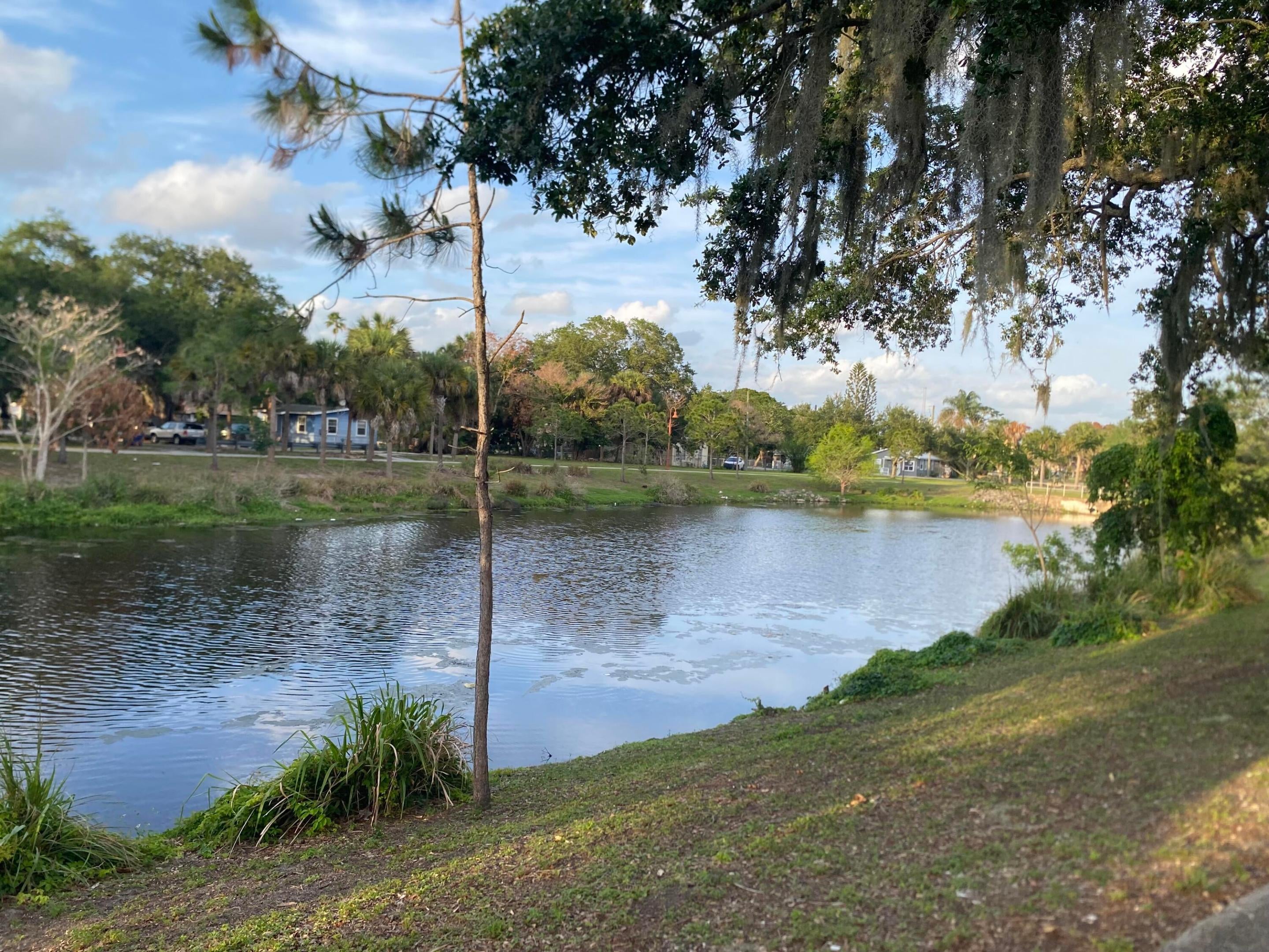 319 N 11 St, Fort Pierce, FL 34950 photo