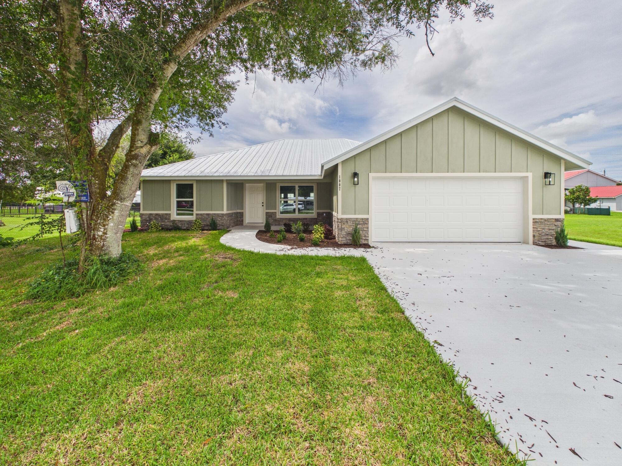 1007 5 St, Okeechobee, FL 34974