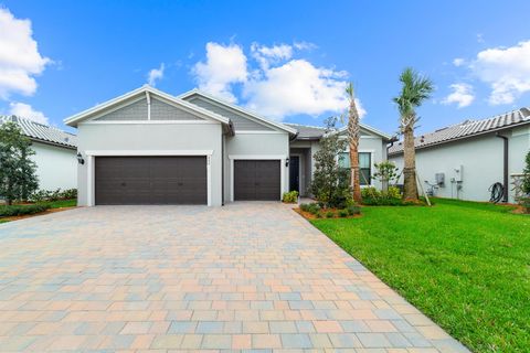 Single Family Residence in Port St Lucie FL 802 SE Courances Drive.jpg