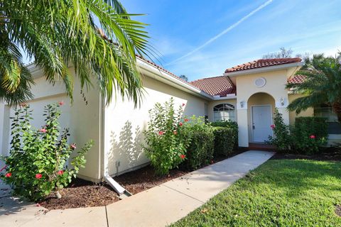 Single Family Residence in Vero Beach FL 2365 55th Square.jpg