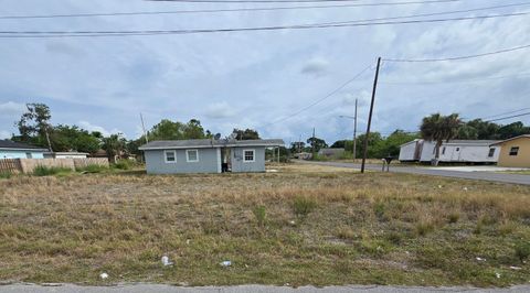 Single Family Residence in Vero Beach FL 2520 42nd Place.jpg