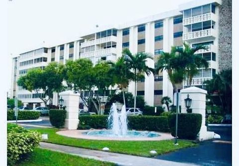 Condominium in Miami FL 800 NE 195th St #307.jpg