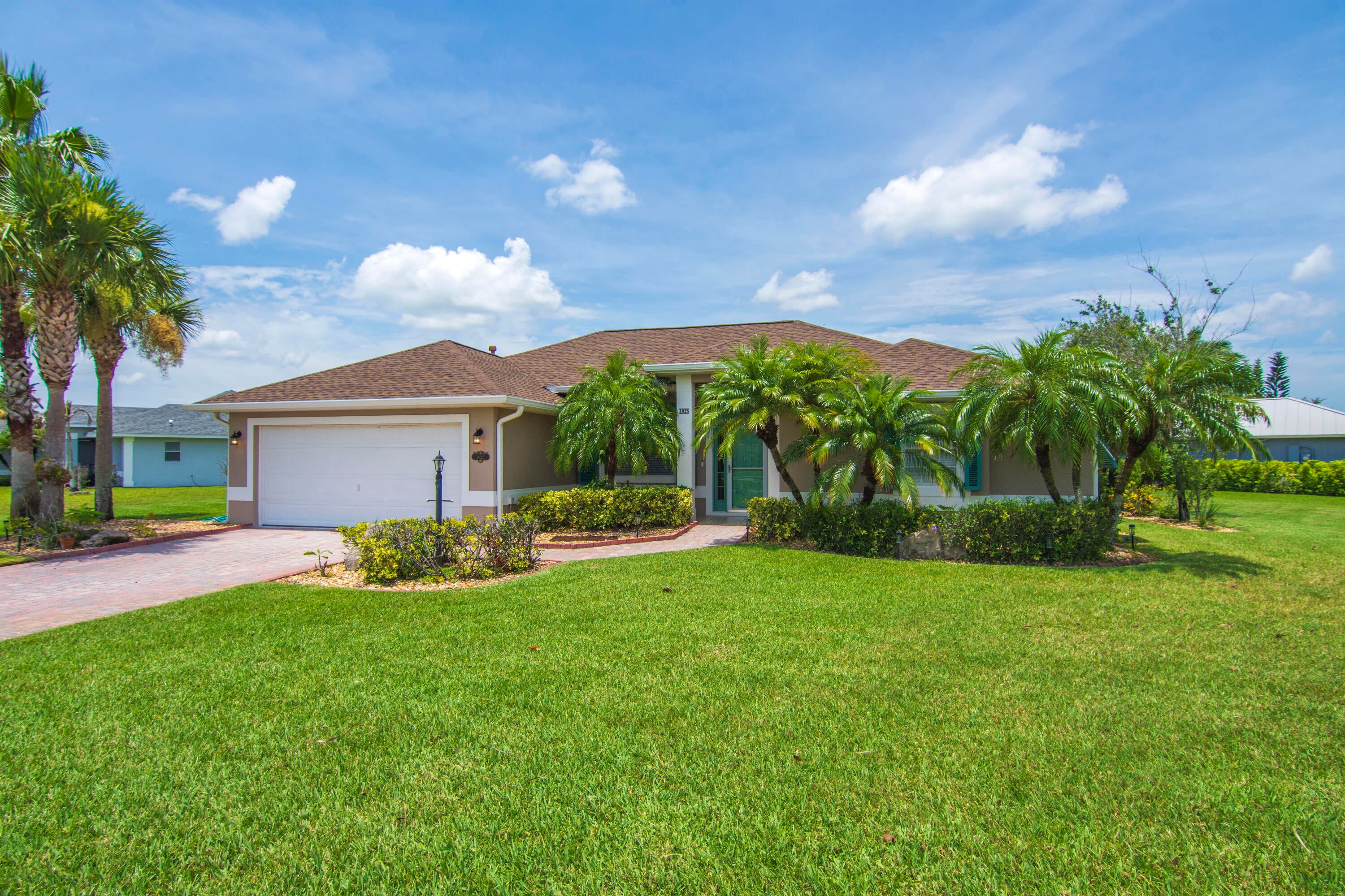 1025 Southlakes Way, Vero Beach, FL 32968 photo