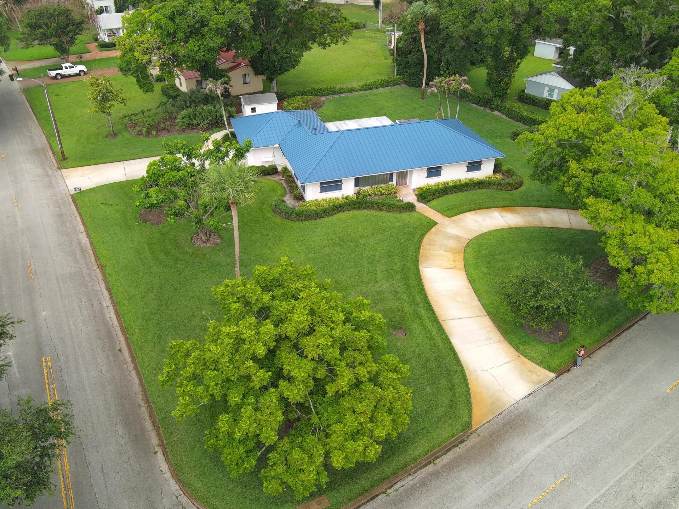 2301 Avalon Ave, Vero Beach, FL 32960 photo