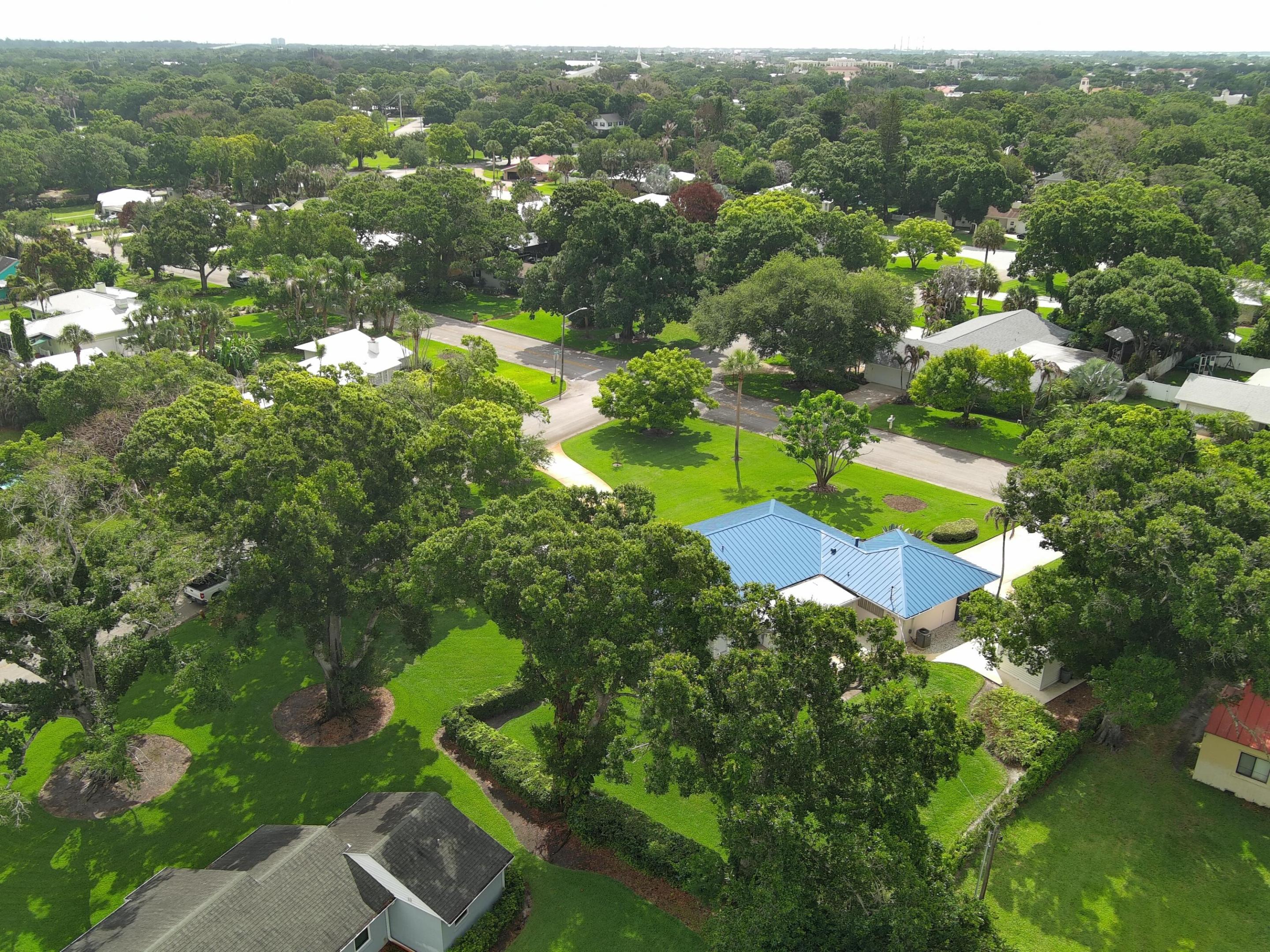 2301 Avalon Ave, Vero Beach, FL 32960 photo