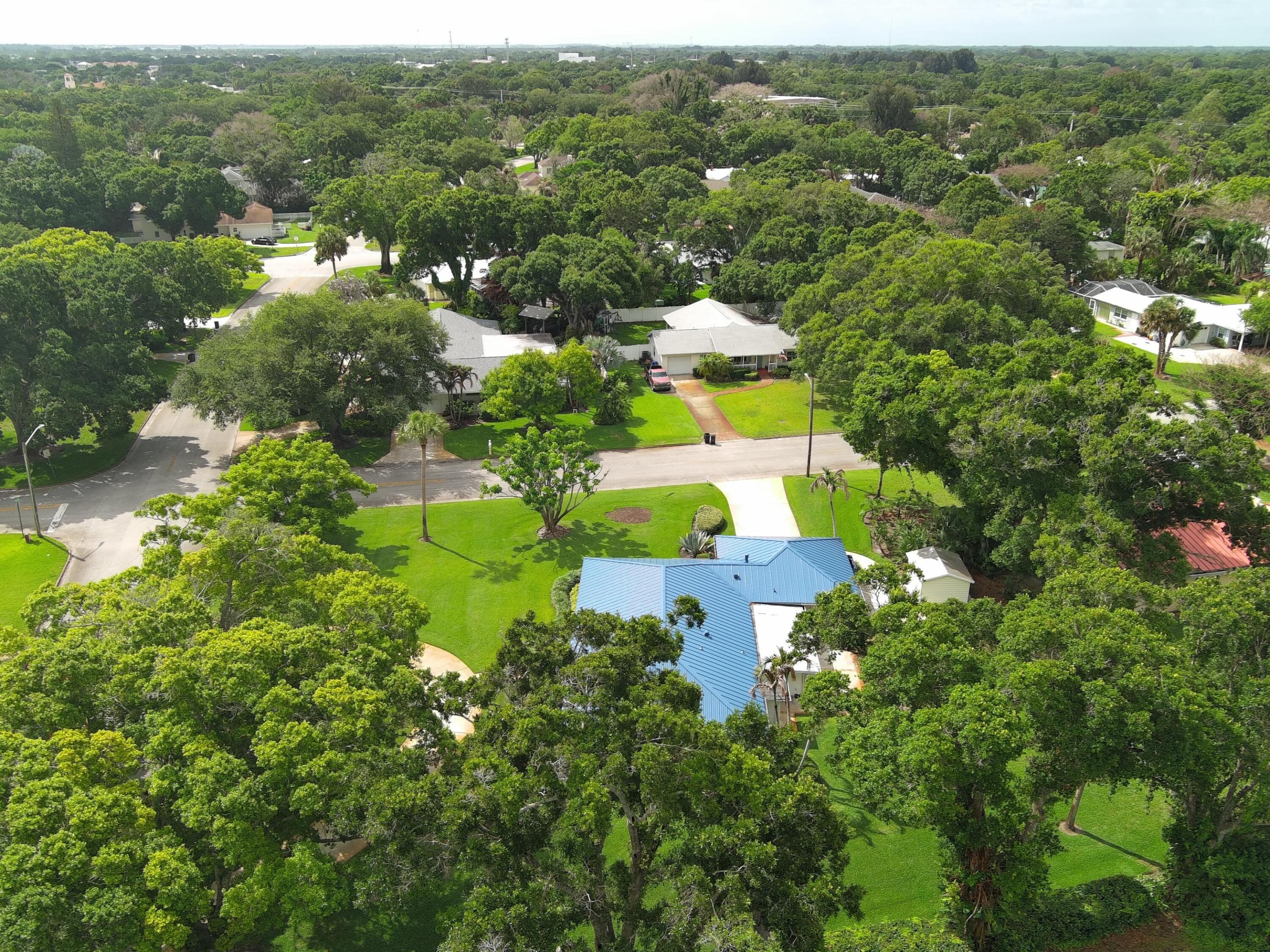 2301 Avalon Ave, Vero Beach, FL 32960 photo