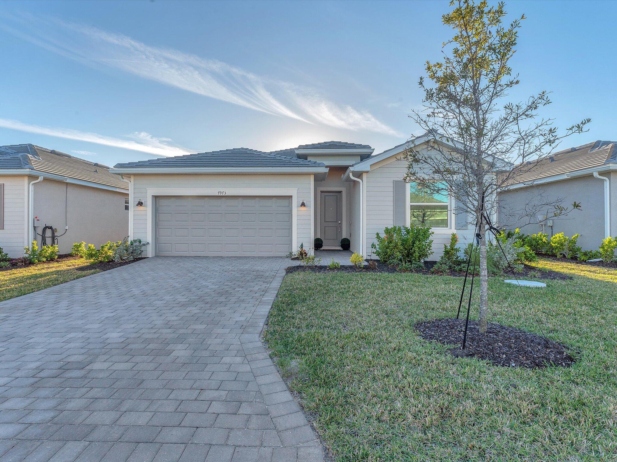 7973 Lake Edge Ln, Port Charlotte, FL 33981
