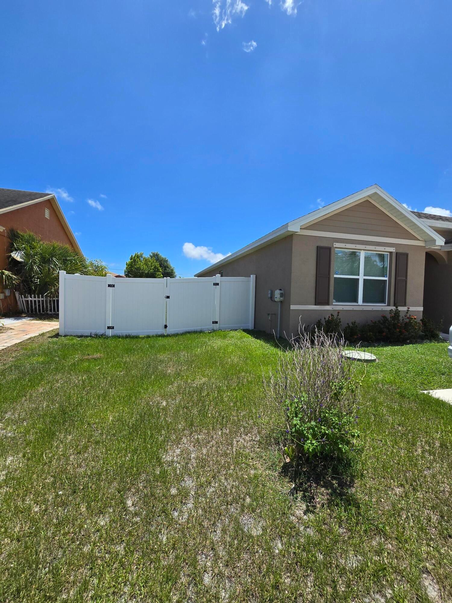 2101 SE Floresta Dr, Port Saint Lucie, FL 34984 photo